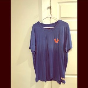 True religion t shirt fits more like xl